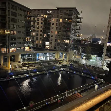 Deluxe - Beautiful River View, Balcony &free Secure Parking