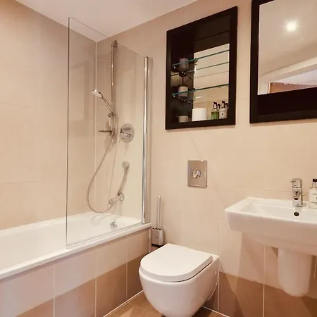 Deluxe - Beautiful River View, Balcony &free Secure Parking