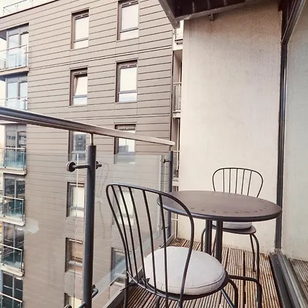 Deluxe - Beautiful River View, Balcony &free Secure Parking * Λιντς