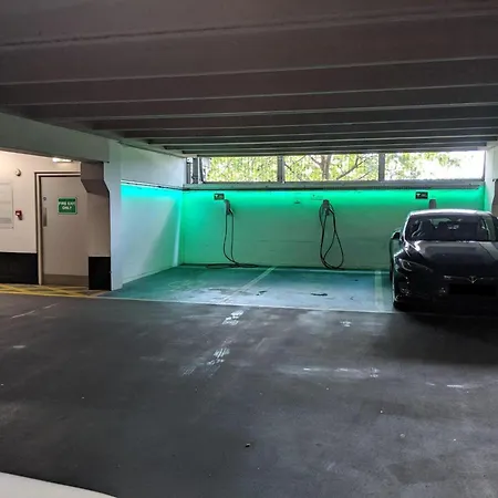 Deluxe - Beautiful River View, Balcony &free Secure Parking * Λιντς